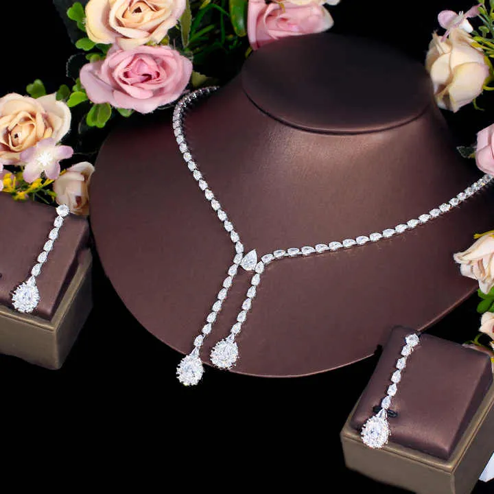 طقم مجوهرات زفاف فاخر مرصع بالزركونياLuxury Wedding Jewelry Set with Zirconia
