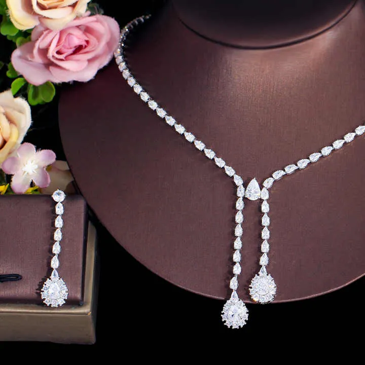 طقم مجوهرات زفاف فاخر مرصع بالزركونياLuxury Wedding Jewelry Set with Zirconia